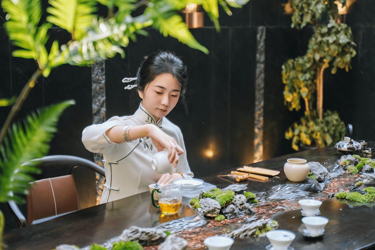 在武汉品茶：感受茶道传统与本地风情，领略丰富茶叶与精湛技艺