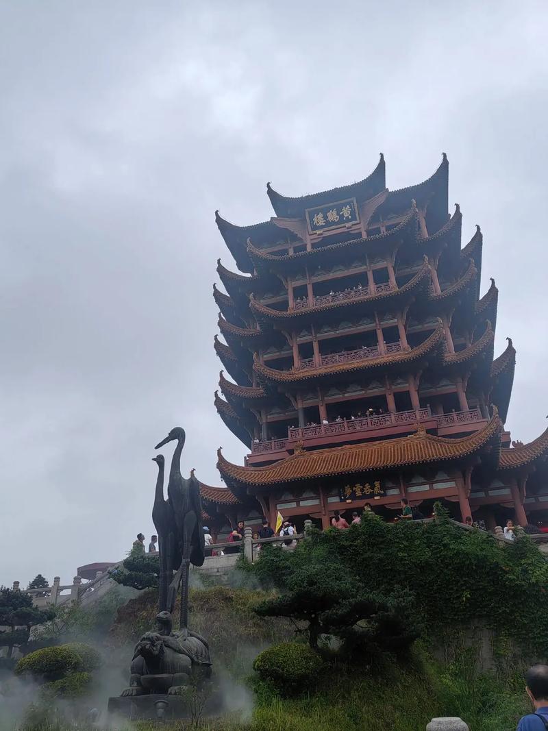 武汉适合放松的好去处：黄鹤楼登高与东湖漫步，你去过吗？